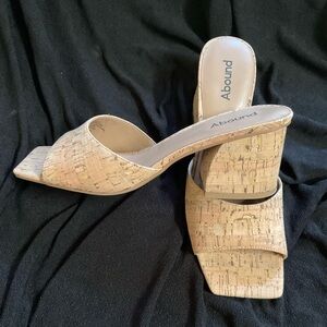 Cork Pattern “Abound” slip on square toed Mules with a sturdy block heel.9M.NEW.